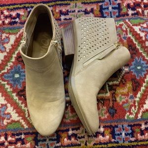 Sam Edelman - Bootie w/ Star Detail Cutouts - Size 5